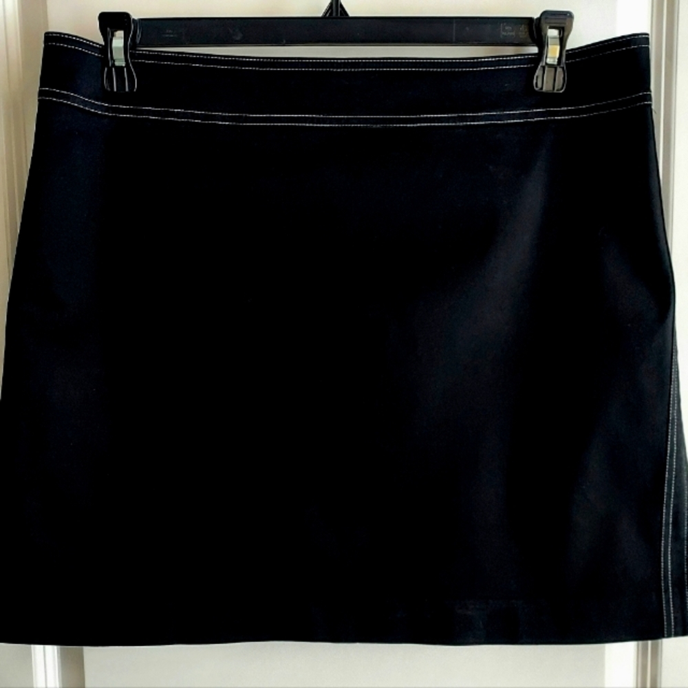 Apostrophe Stretch Black Skirt with White Stitching